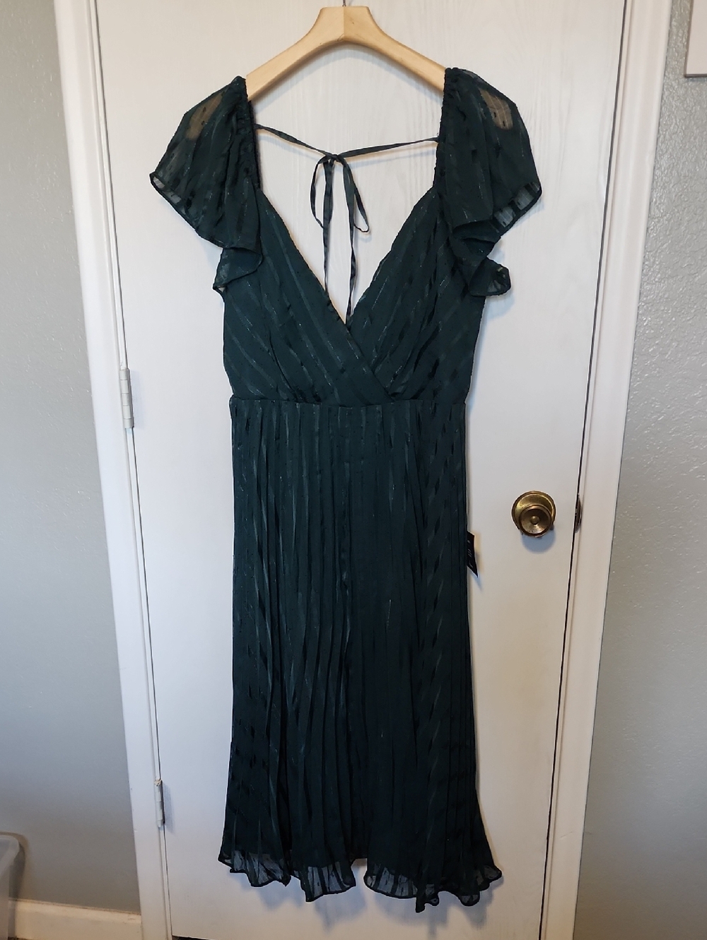 Lulu's Deep Green Pleated V-Neck Midi Dress